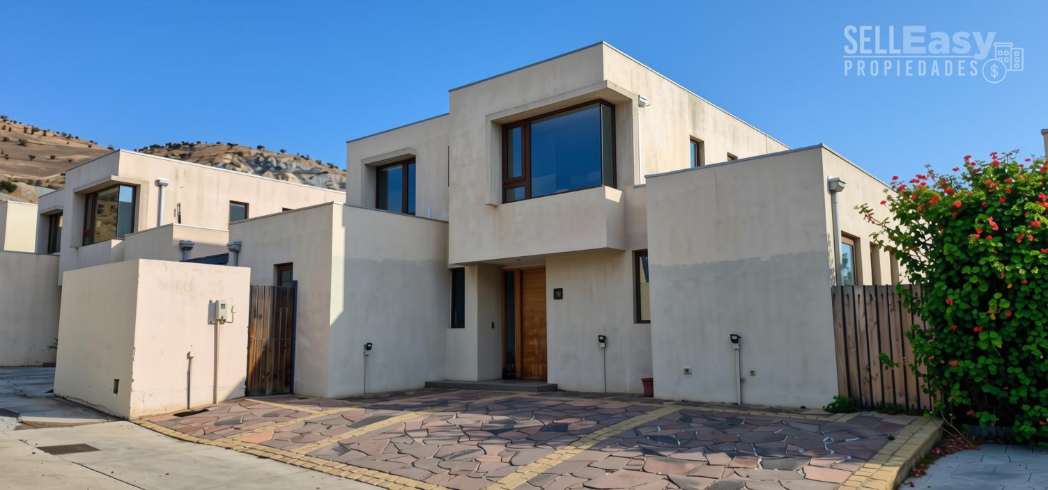 Casa en Chamisero | 4 Dorm. | Piscina | UF 12.500